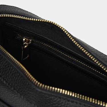  Kadın Siyah Gold Detaylı Postacı Çantası