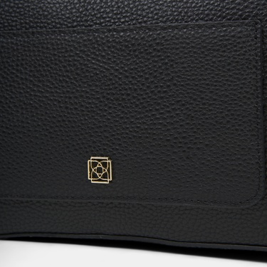  Kadın Siyah Gold Detaylı Postacı Çantası