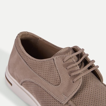  Erkek Bej Bağcıklı Nubuk Deri Perforeli Günlük Ayakkabı
