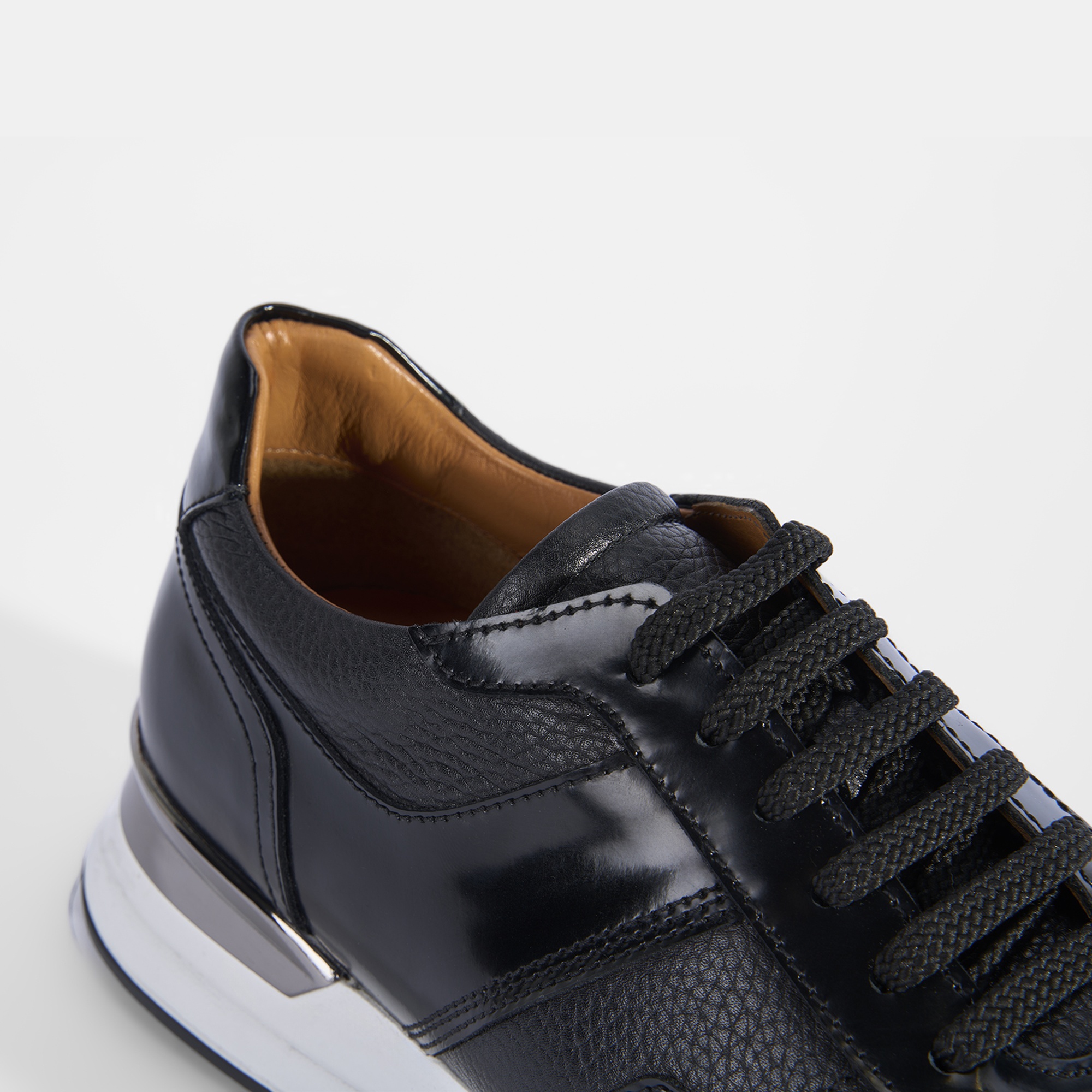 Erkek Siyah Metal Detaylı Deri Spor Ayakkabı