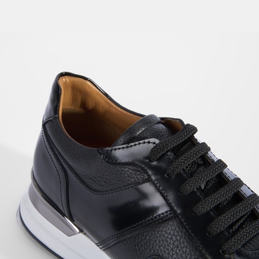  Erkek Siyah Metal Detaylı Deri Spor Ayakkabı