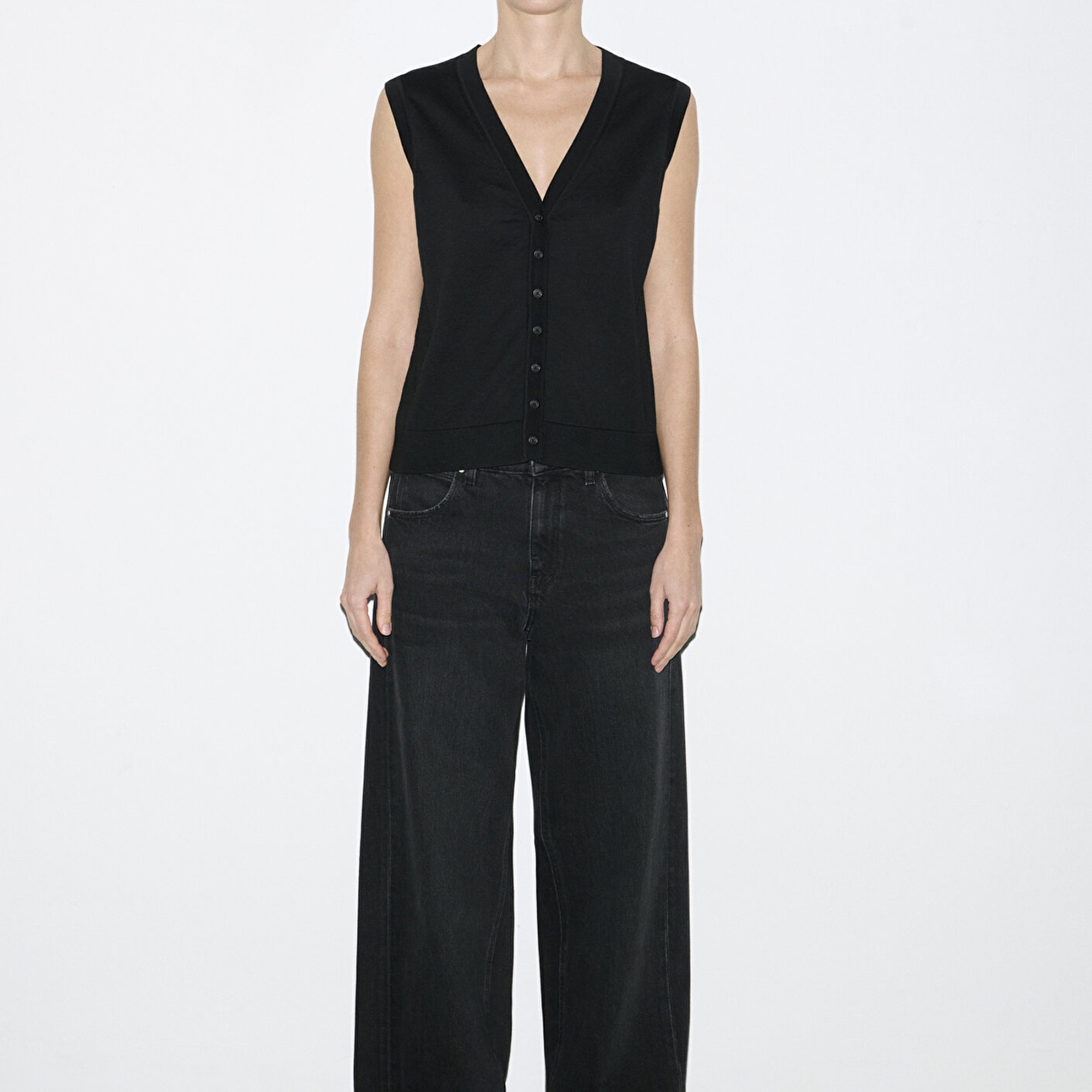 Mavi Düğmeli Siyah Triko Yelek Slim Fit / Dar Kesim 1710867-900