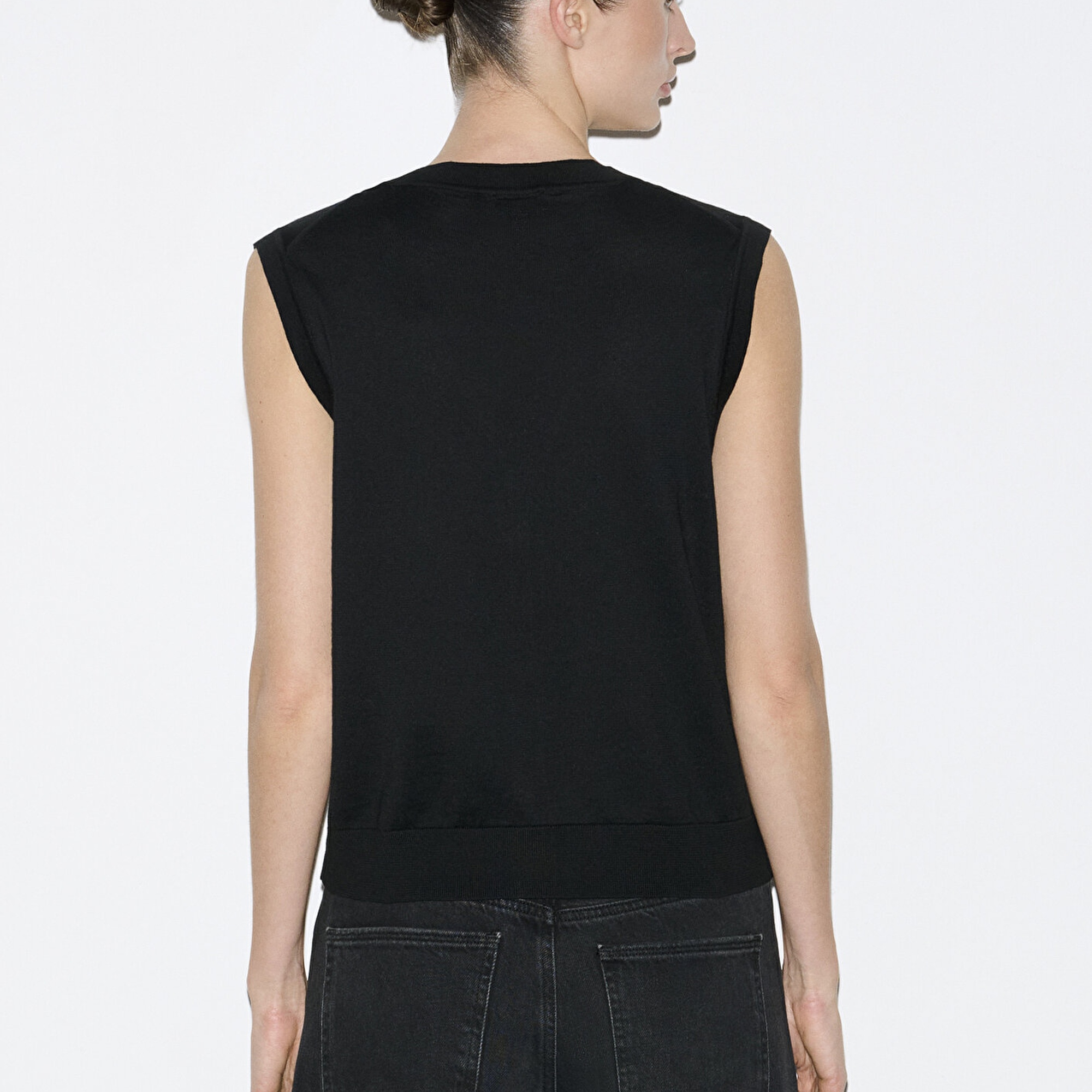 Mavi Düğmeli Siyah Triko Yelek Slim Fit / Dar Kesim 1710867-900