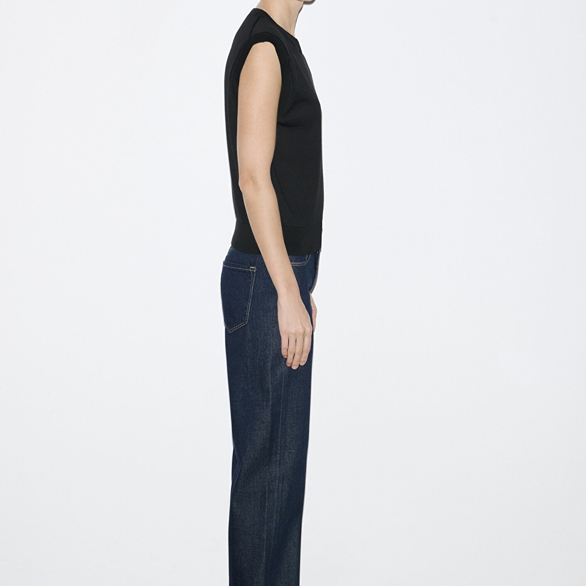 Mavi Bisiklet Yaka Siyah Triko Süveter Slim Fit / Dar Kesim 1710866-900