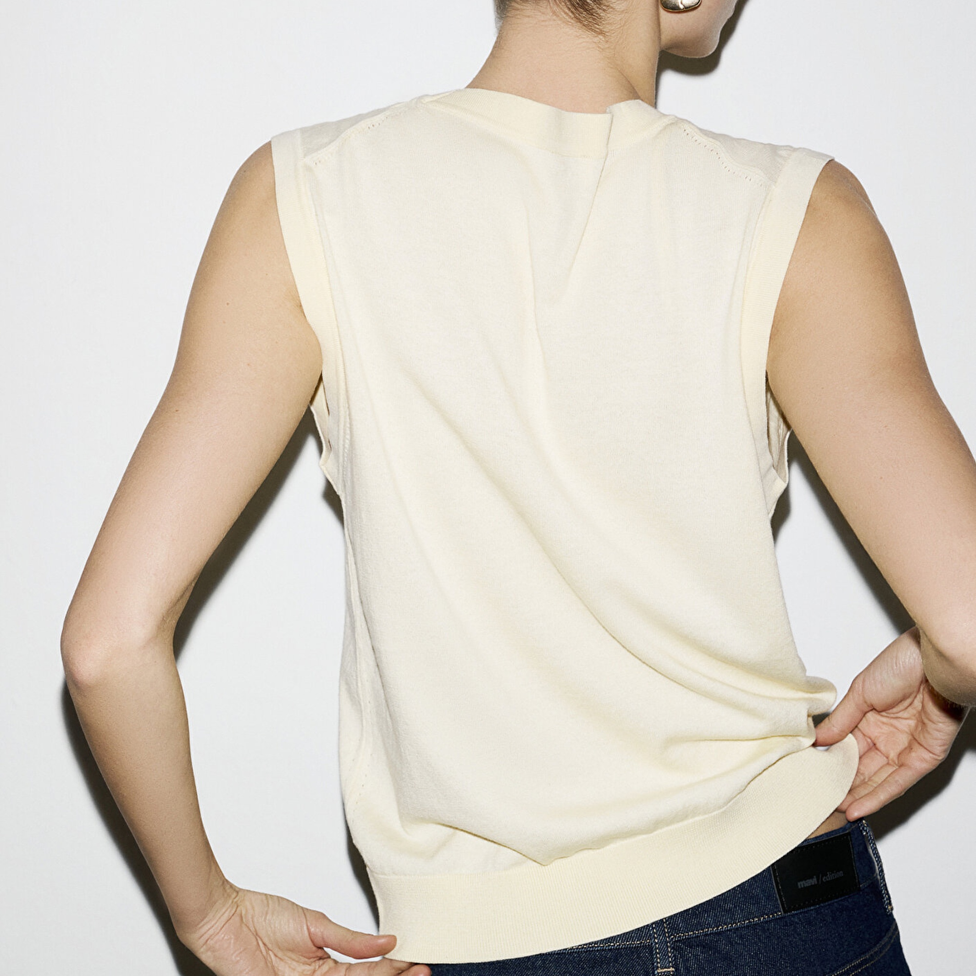 Mavi Düğmeli Sarı Triko Yelek Slim Fit / Dar Kesim 1710867-70013