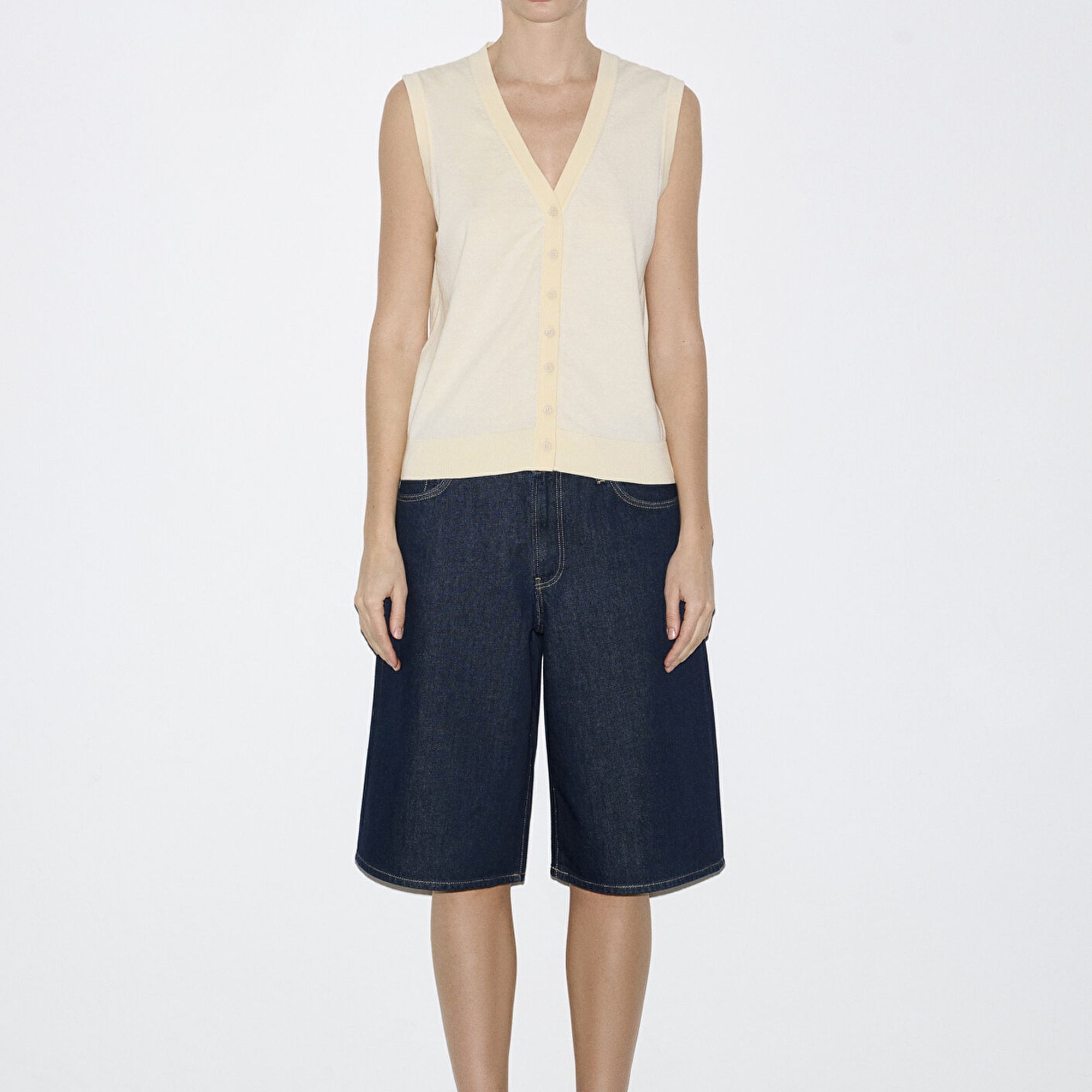 Mavi Düğmeli Sarı Triko Yelek Slim Fit / Dar Kesim 1710867-70013