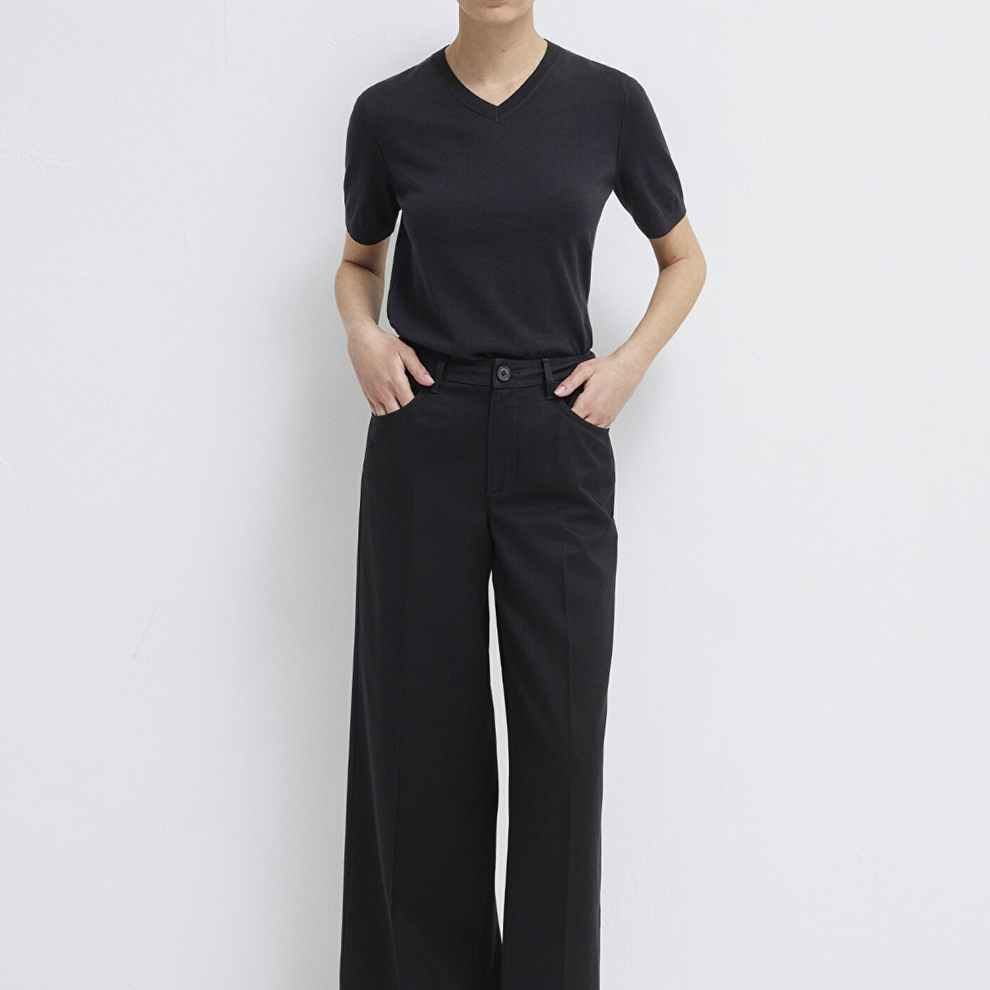 Mavi V-Yaka Siyah Kazak Regular Fit / Normal Kesim 1710868-900