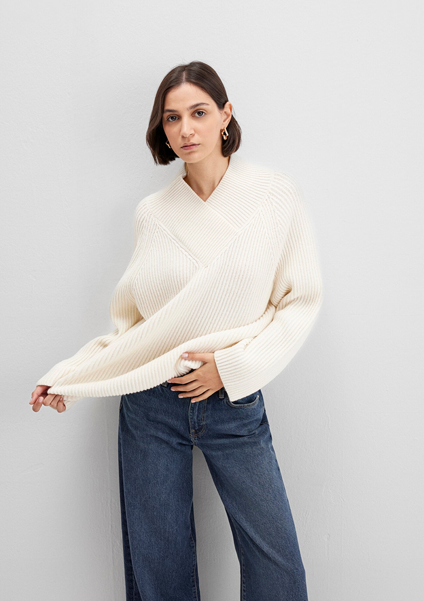  Mavi Yün Karışımlı Ekru V Yaka Kazak Oversize / Geniş Kesim 1710829-70057