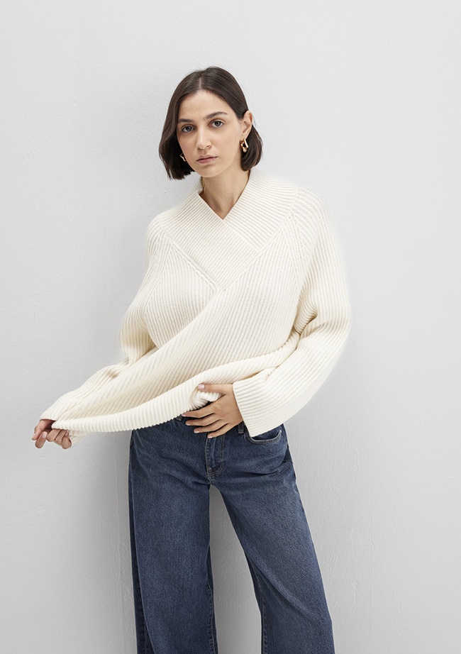  Mavi Yün Karışımlı Ekru V Yaka Kazak Oversize / Geniş Kesim 1710829-70057