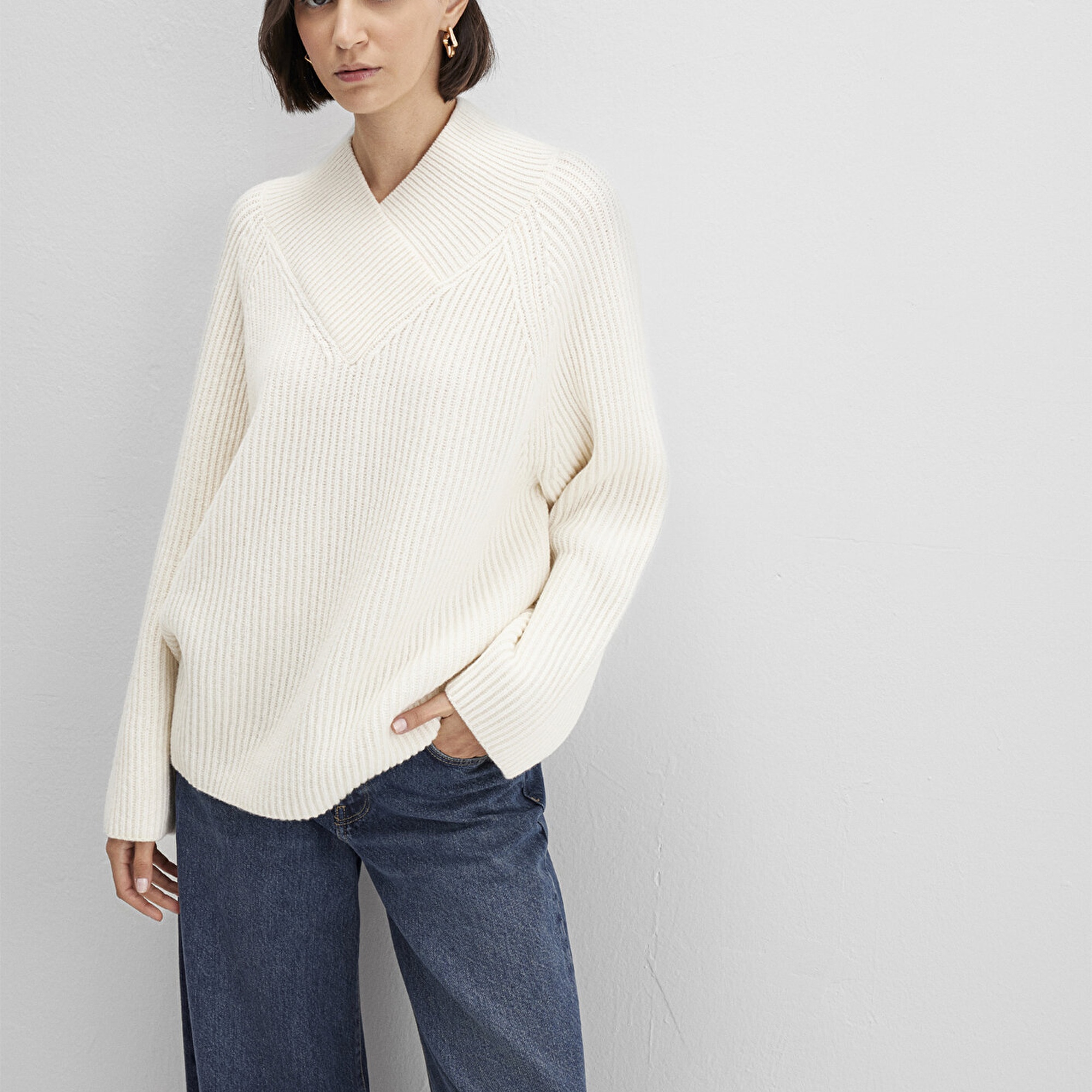 Mavi Yün Karışımlı Ekru V Yaka Kazak Oversize / Geniş Kesim 1710829-70057