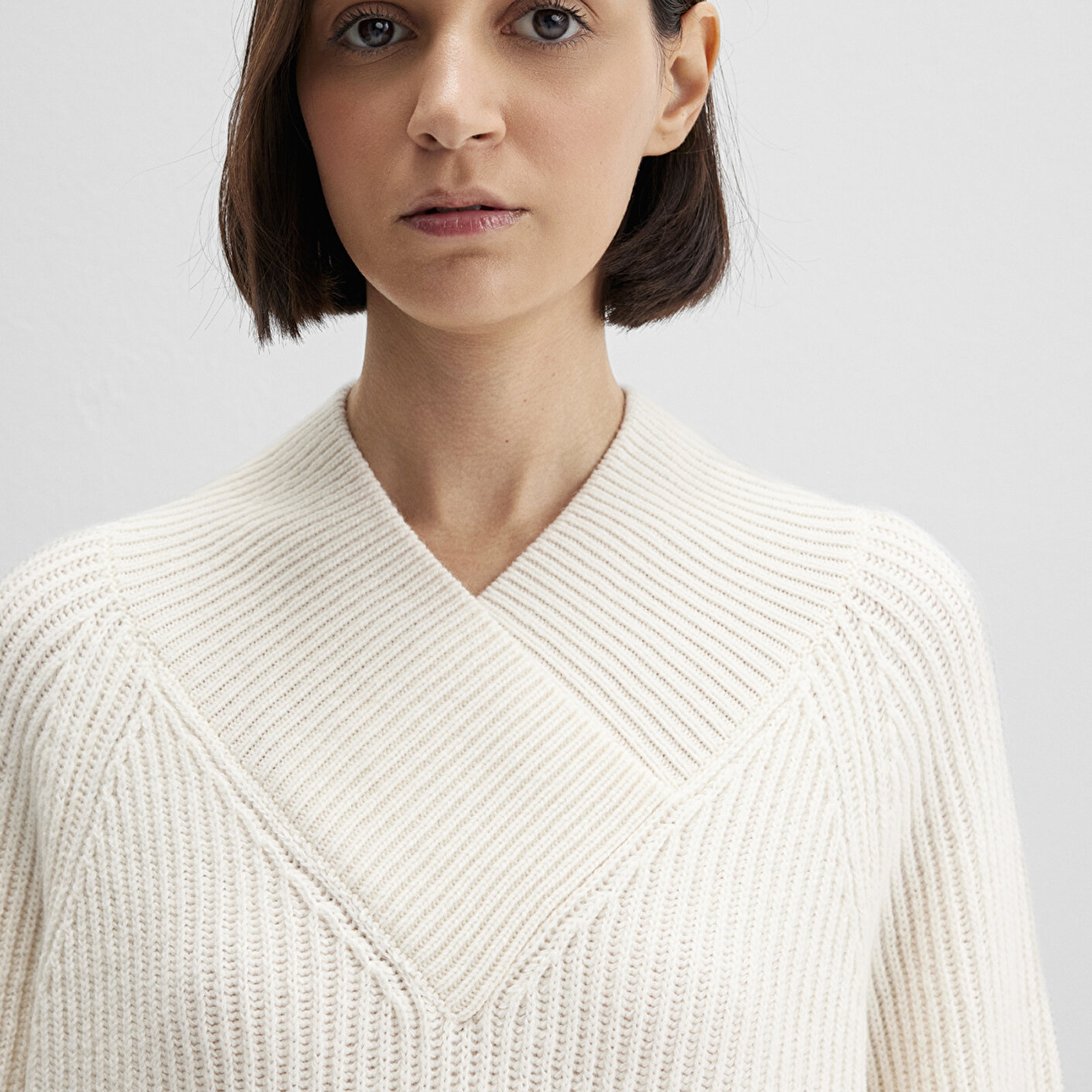 Mavi Yün Karışımlı Ekru V Yaka Kazak Oversize / Geniş Kesim 1710829-70057