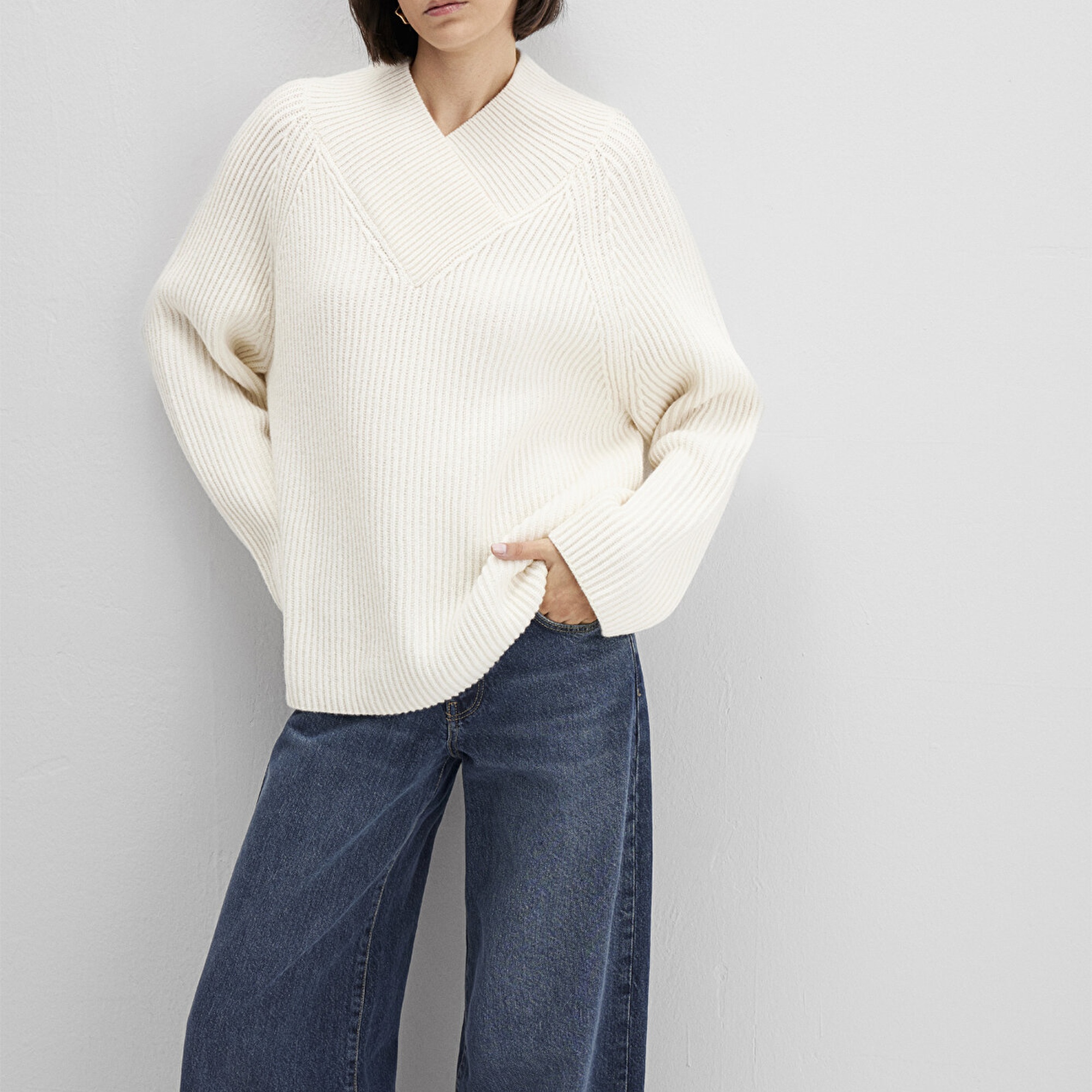 Mavi Yün Karışımlı Ekru V Yaka Kazak Oversize / Geniş Kesim 1710829-70057