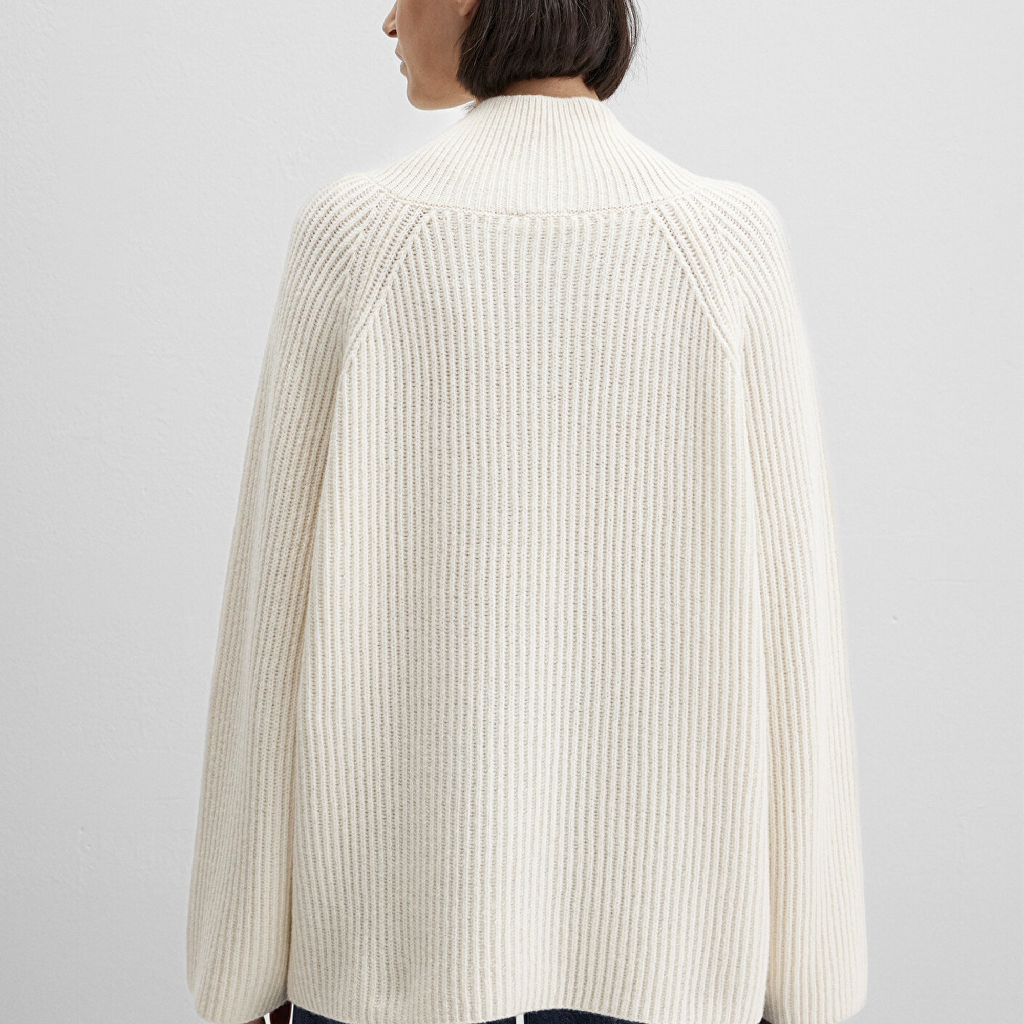 Mavi Yün Karışımlı Ekru V Yaka Kazak Oversize / Geniş Kesim 1710829-70057