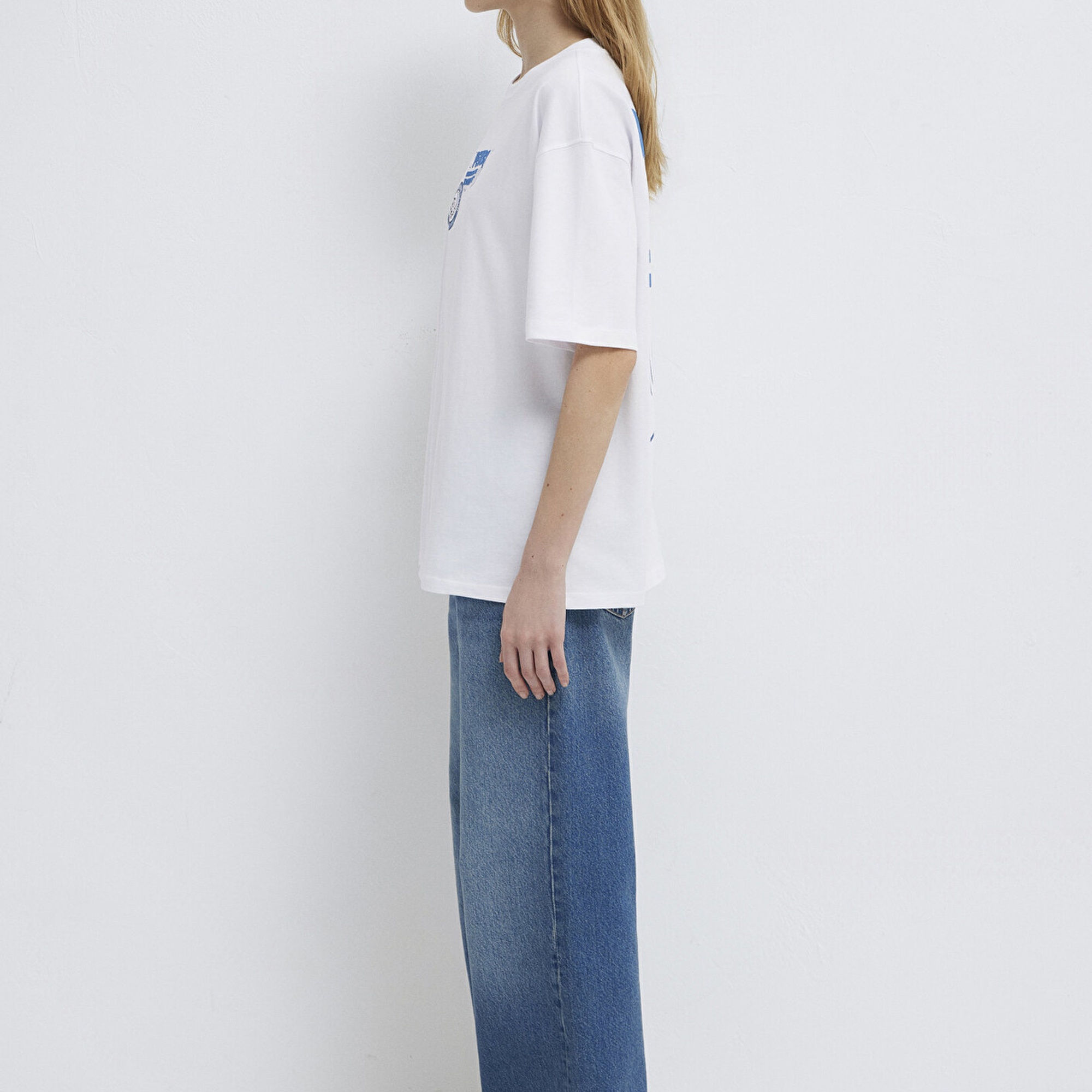 Mavi Şirinler Baskılı Beyaz Tişört Loose Fit / Bol Rahat Kesim 1614042-620