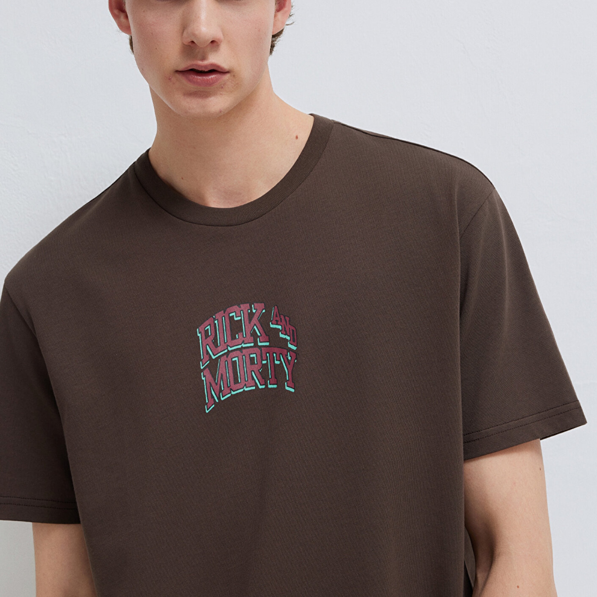 Mavi Rick and Morty Baskılı Kahverengi Tişört Loose Fit / Bol Rahat Kesim 0613205-70251