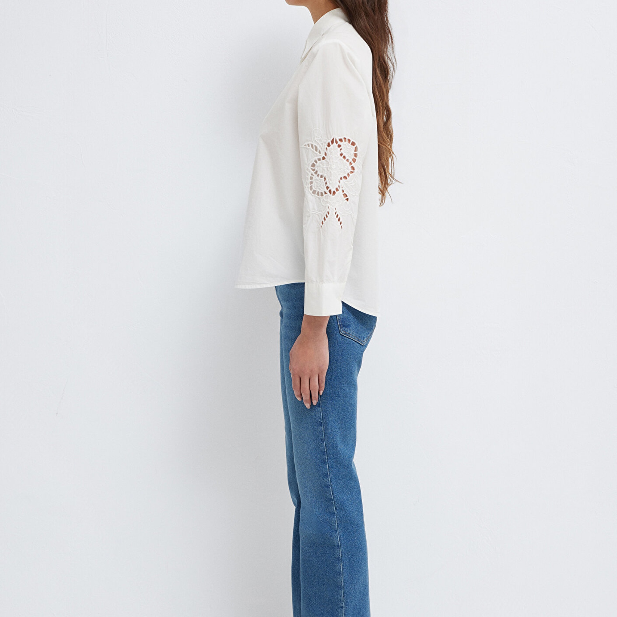 Mavi Nakış Detaylı Ekru Gömlek Loose Fit / Bol Rahat Kesim 1211382-70057