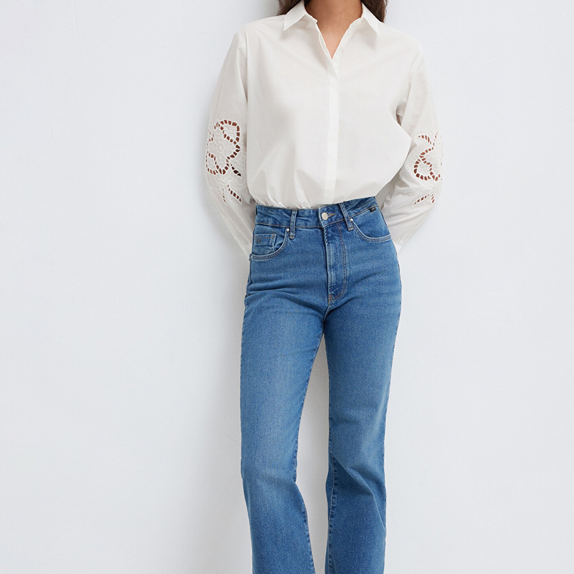 Mavi Nakış Detaylı Ekru Gömlek Loose Fit / Bol Rahat Kesim 1211382-70057