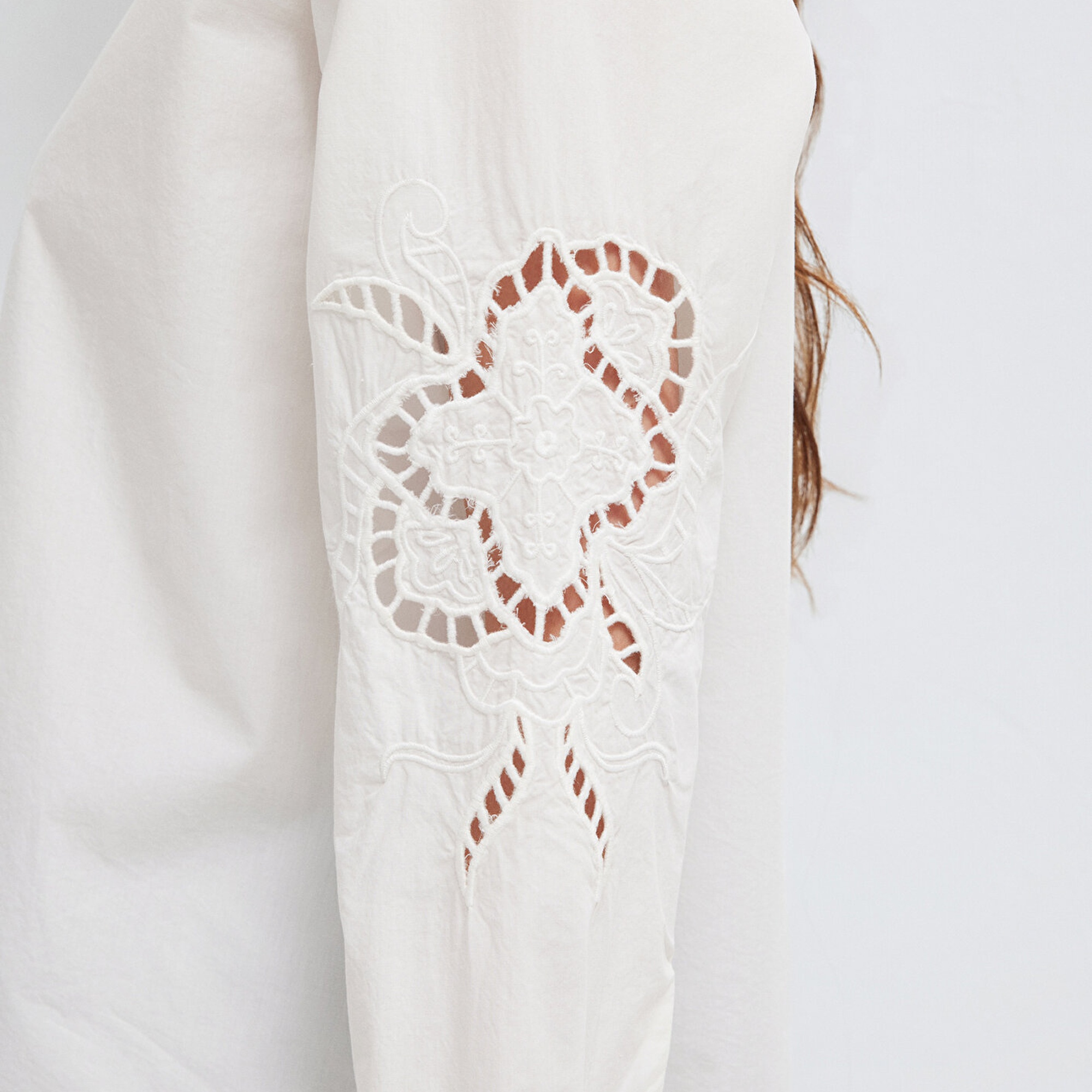 Mavi Nakış Detaylı Ekru Gömlek Loose Fit / Bol Rahat Kesim 1211382-70057