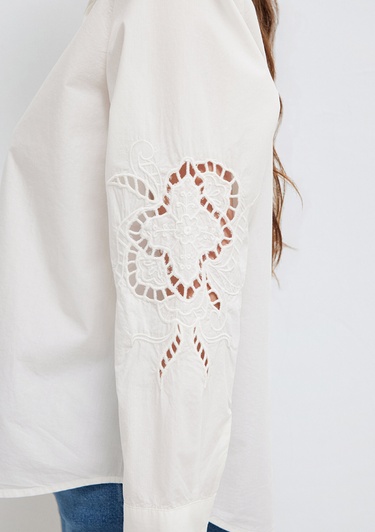  Mavi Nakış Detaylı Ekru Gömlek Loose Fit / Bol Rahat Kesim 1211382-70057