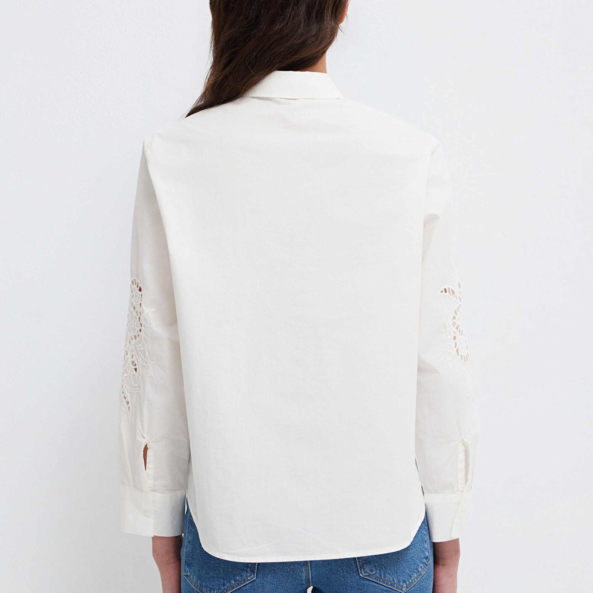 Mavi Nakış Detaylı Ekru Gömlek Loose Fit / Bol Rahat Kesim 1211382-70057