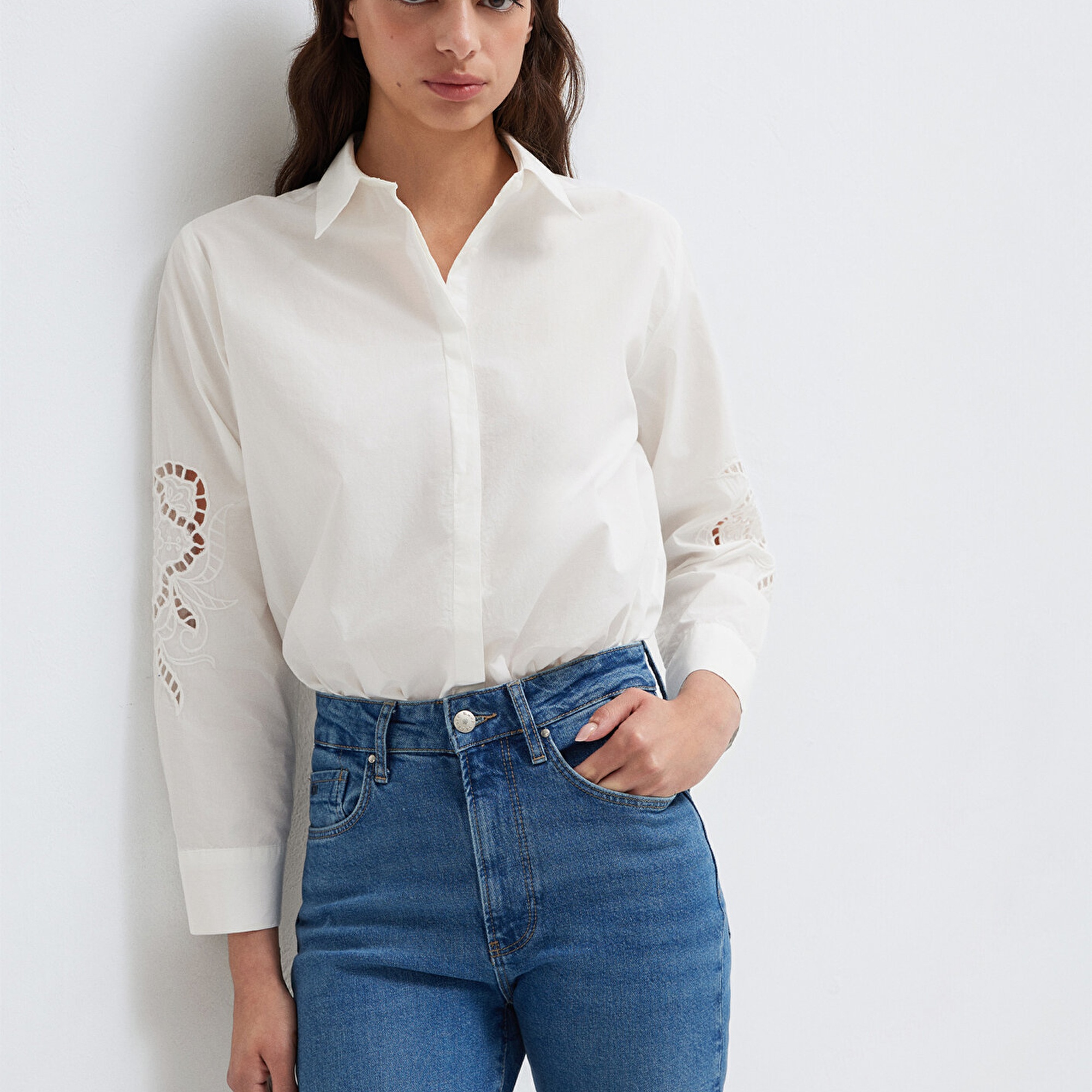 Mavi Nakış Detaylı Ekru Gömlek Loose Fit / Bol Rahat Kesim 1211382-70057