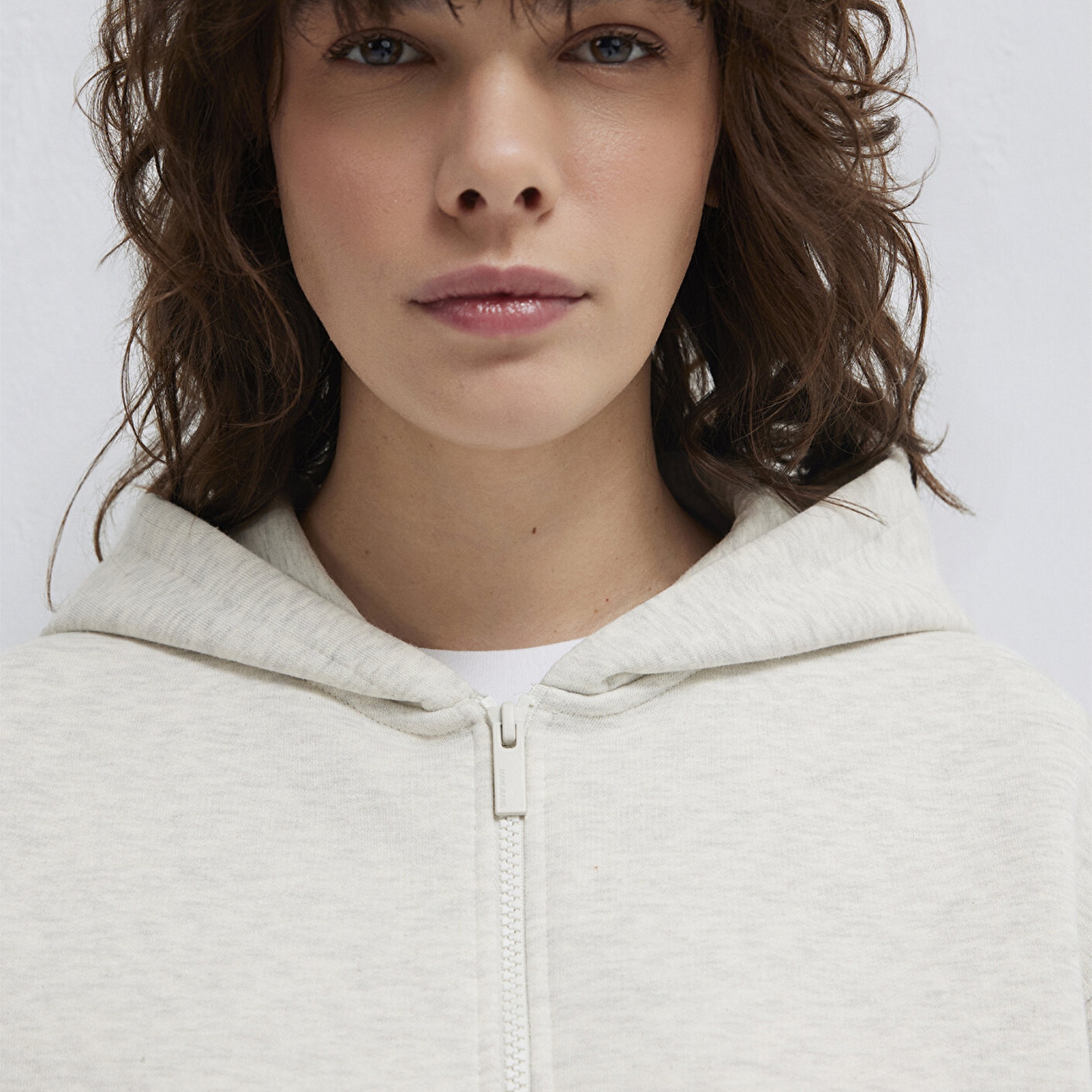 Mavi Mavi Logo Nakış Detaylı Kapüşonlu Bej Sweatshirt 1S10532-85576