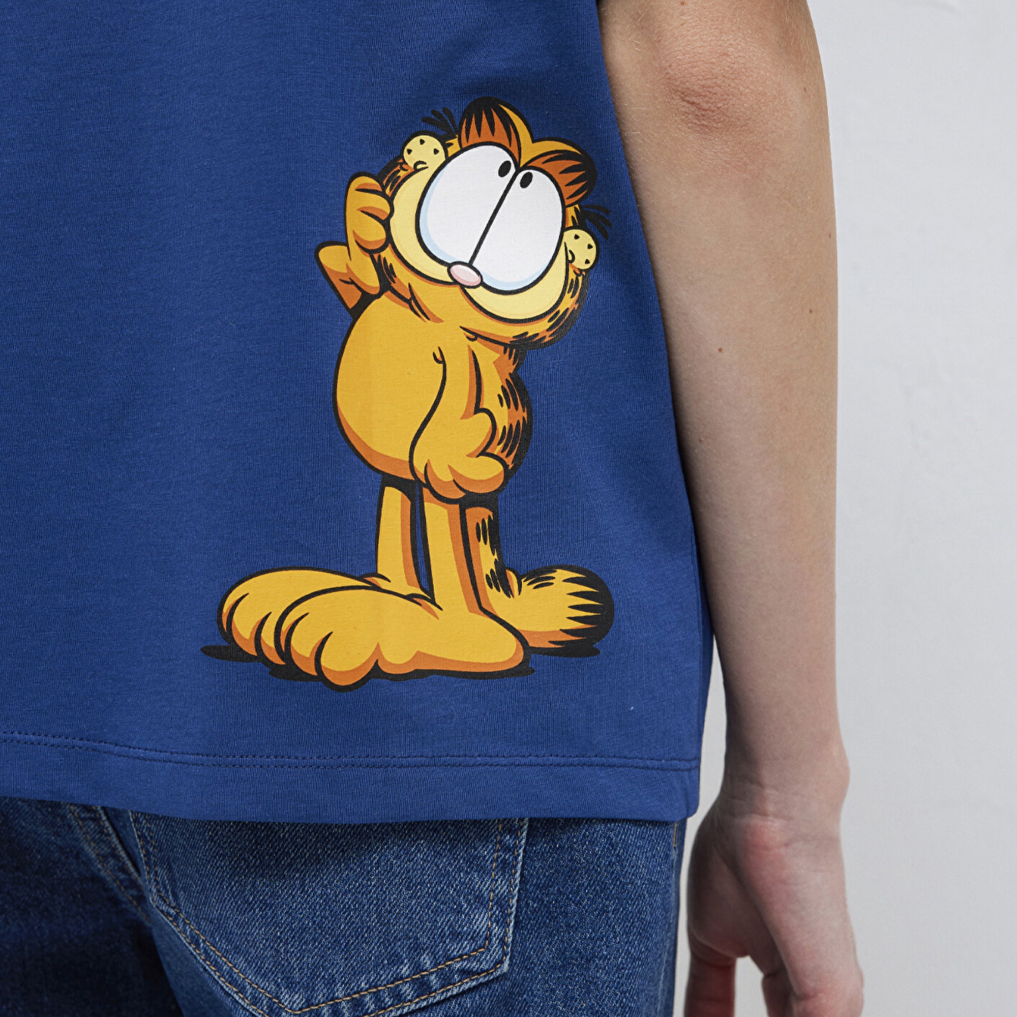 Mavi Garfield Baskılı Lacivert Tişört Loose Fit / Bol Rahat Kesim 1614052-82625