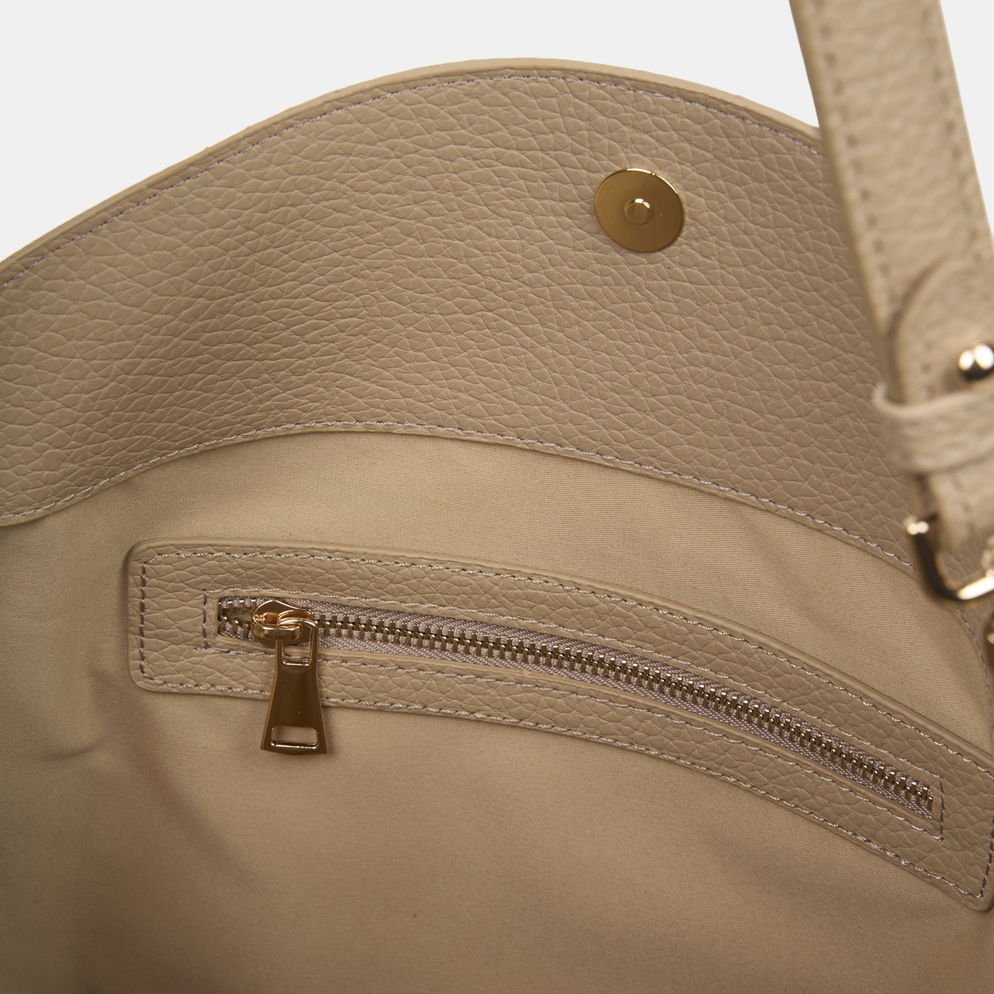 Kadın Bej Püskül Aksesuarlı Omuz Çantası