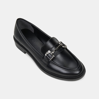  Kadın Siyah Metal Toka Aksesuarlı Loafer