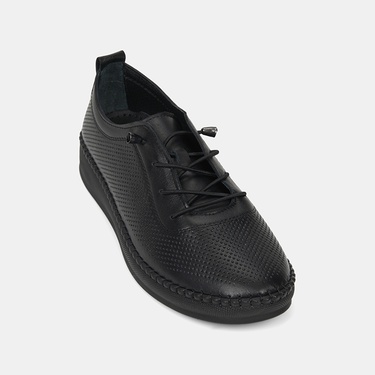  Kadın Siyah Lastik Bağcıklı Deri Spor Ayakkabı