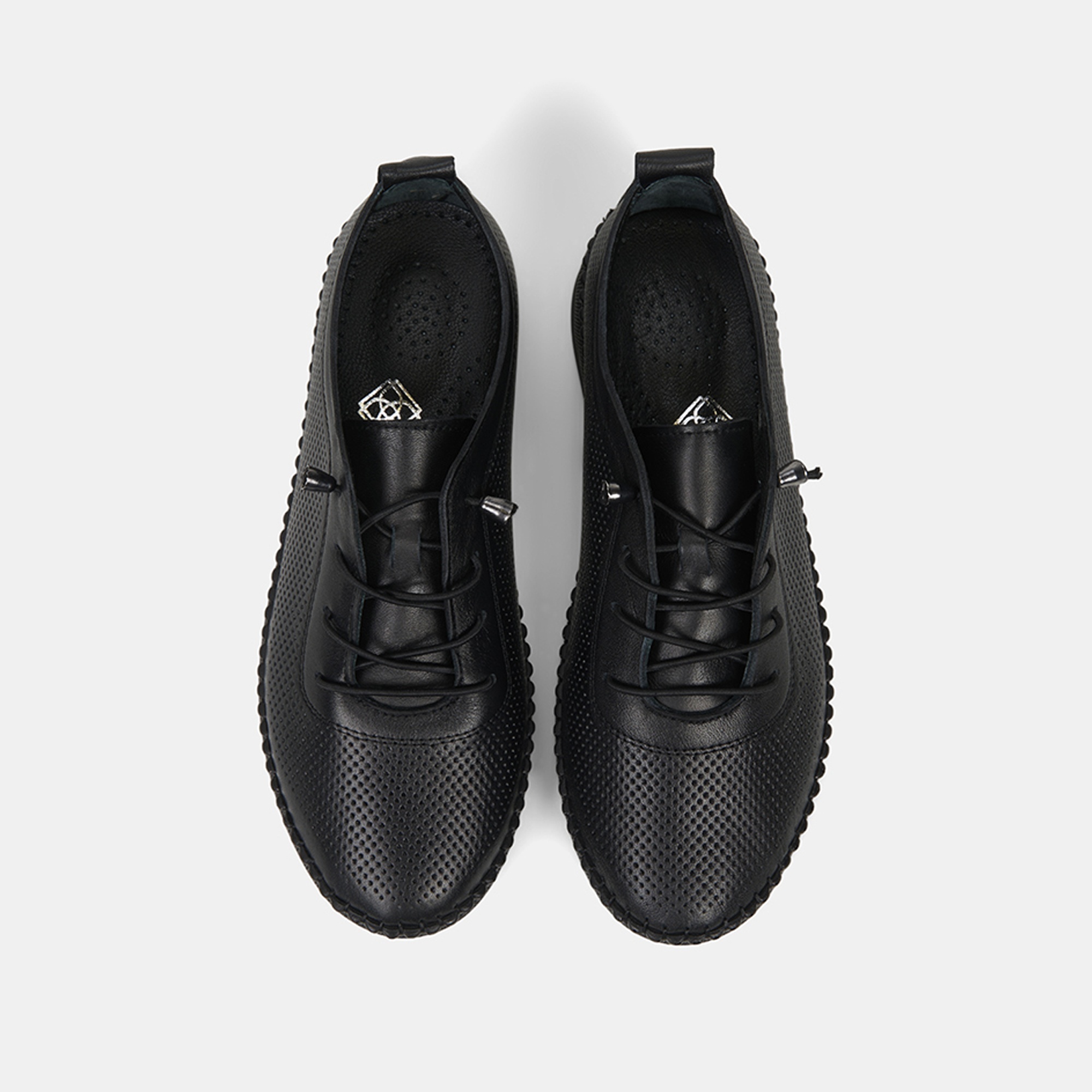 Kadın Siyah Lastik Bağcıklı Deri Spor Ayakkabı