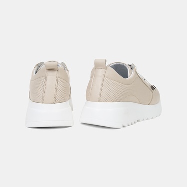  Kadın Kırık Beyaz Lastik Bağcıklı Dolgu Topuklu Deri Sneaker