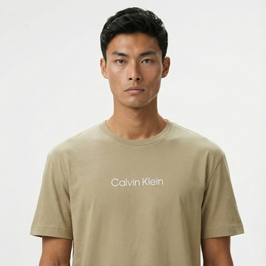  Calvin Klein Hero Logo Comfort Erkek Bej T-Shirt
