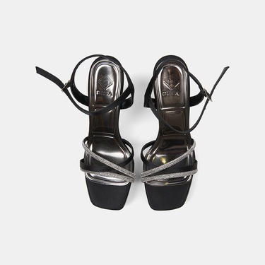  Kadın Siyah Taşlı Metal Tokalı Topuklu Abiye Sandalet