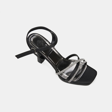  Kadın Siyah Taşlı Metal Tokalı Topuklu Abiye Sandalet