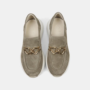  Kadın Yeşil Metal Aksesuarlı Dolgu Topuklu Süet Spor Ayakkabı