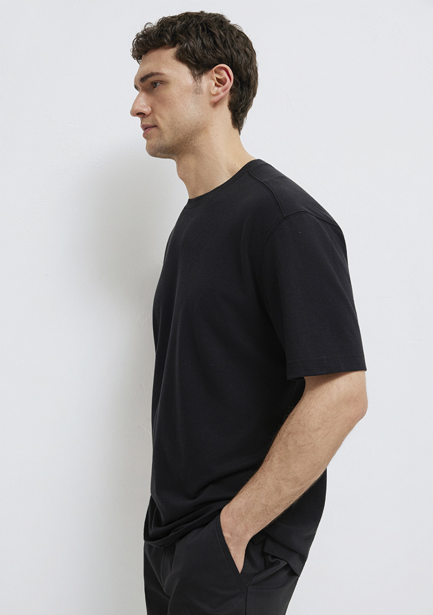  Mavi Mavi Black (TENCEL™) Liyosel Karışımlı Siyah Tişört Loose Fit / Bol Rahat Kesim 0613468-900