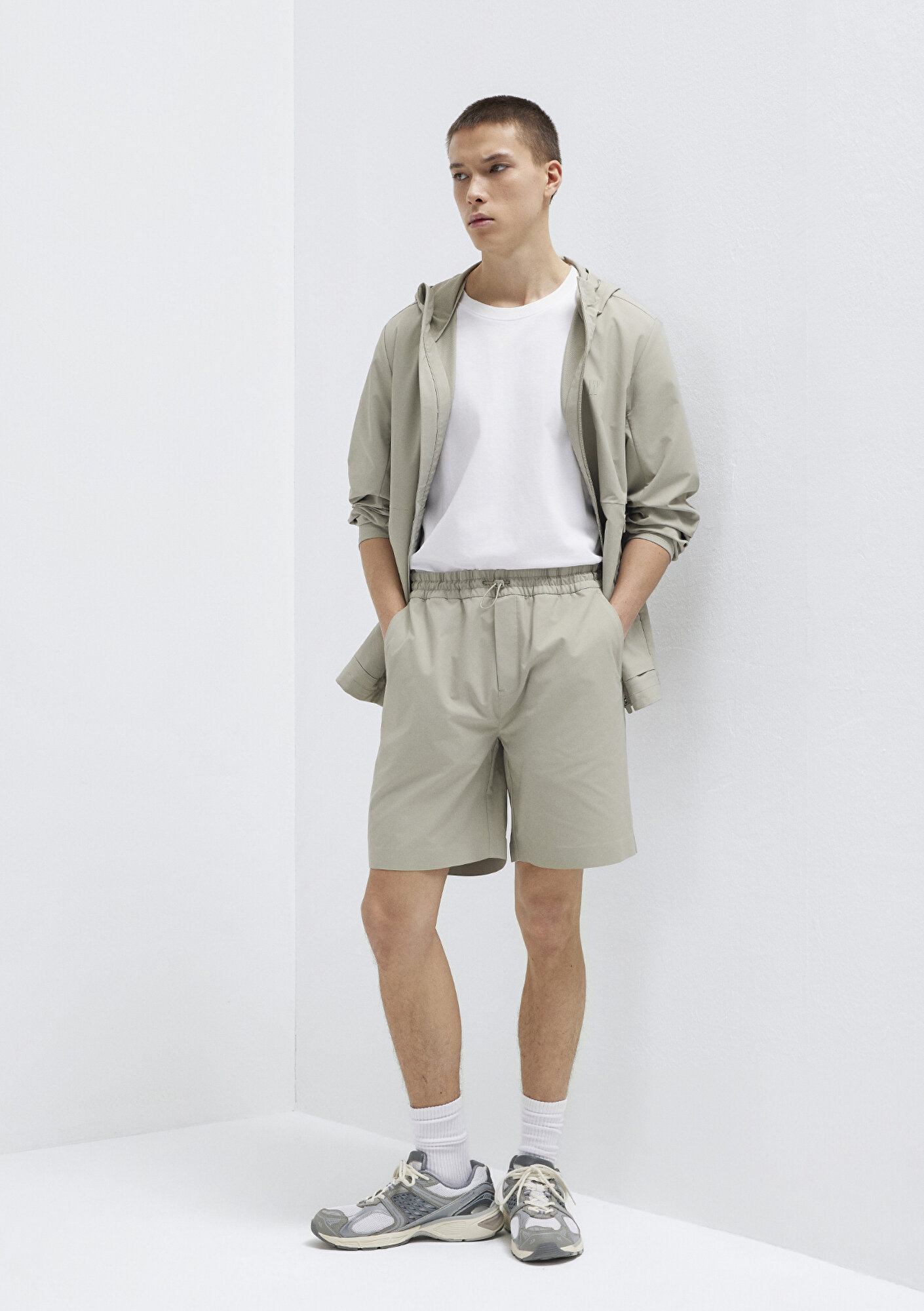  Mavi Beli Lastikli Bej Şort 0410315-70154